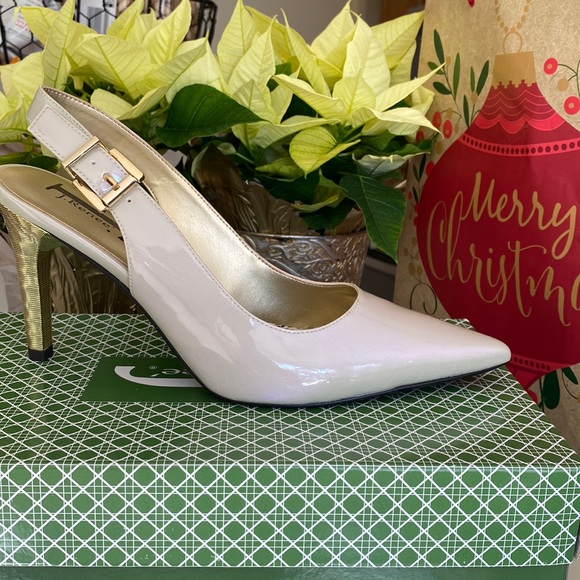 J. Renee DELICIA-JJ cream size 9.5 pumps